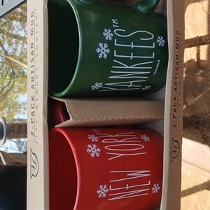 The Memory Company New York Yankees Holiday Mugs ■  Set of Two Artisan Mugs